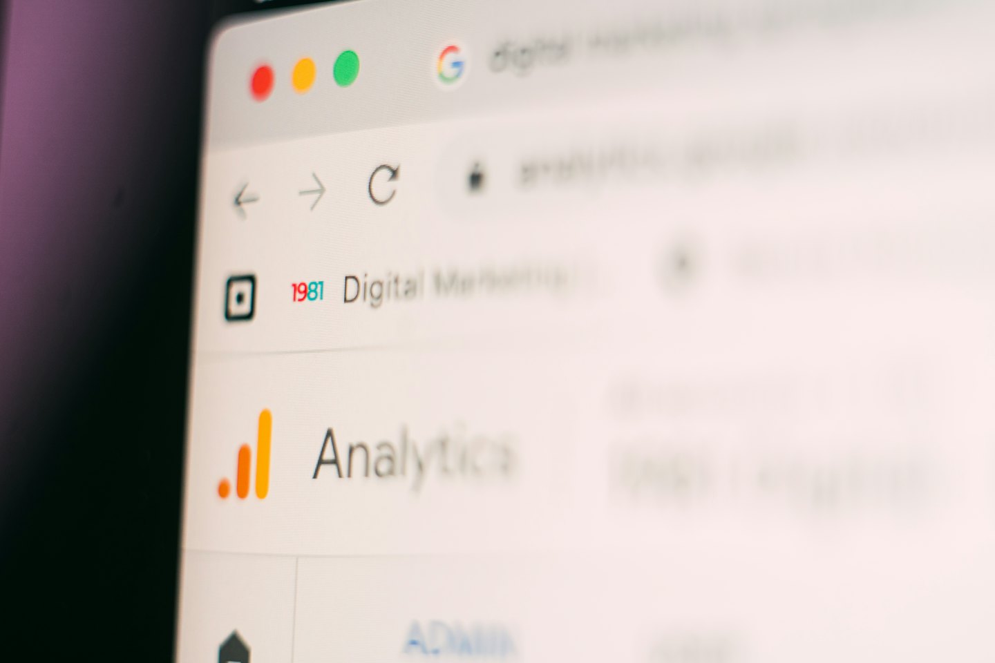 Pantalla de ordenador mostrando el panel de Google Analytics para 1981 Digital Marketing.